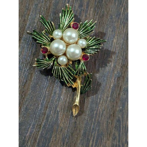 Vintage Holiday Brooch Gold Tone Pine Tree Motif Pearls & Rhinestones Festive Pi - Picture 2 of 5